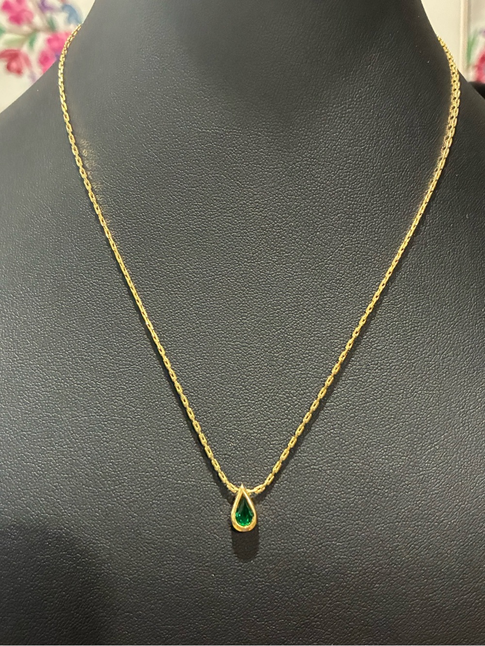 Vintage Dainty Gold Emerald Green Teardrop Pendant Necklace